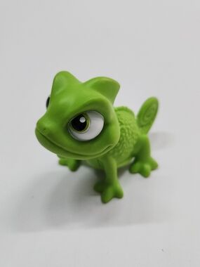 Disney Tangled Rapunzel Pascal Chameleon 2" PVC Lizard Figure Jakks Pacific